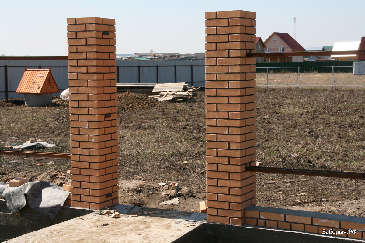 Пластиковые формы для бетонных колпаков на столбы
