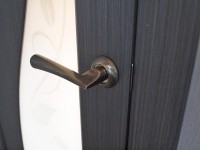 Как установить дверную ручку в металлическую дверь