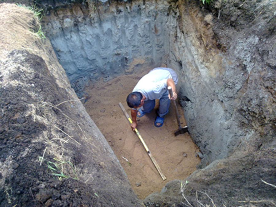 Как выкопать выгребную яму видео